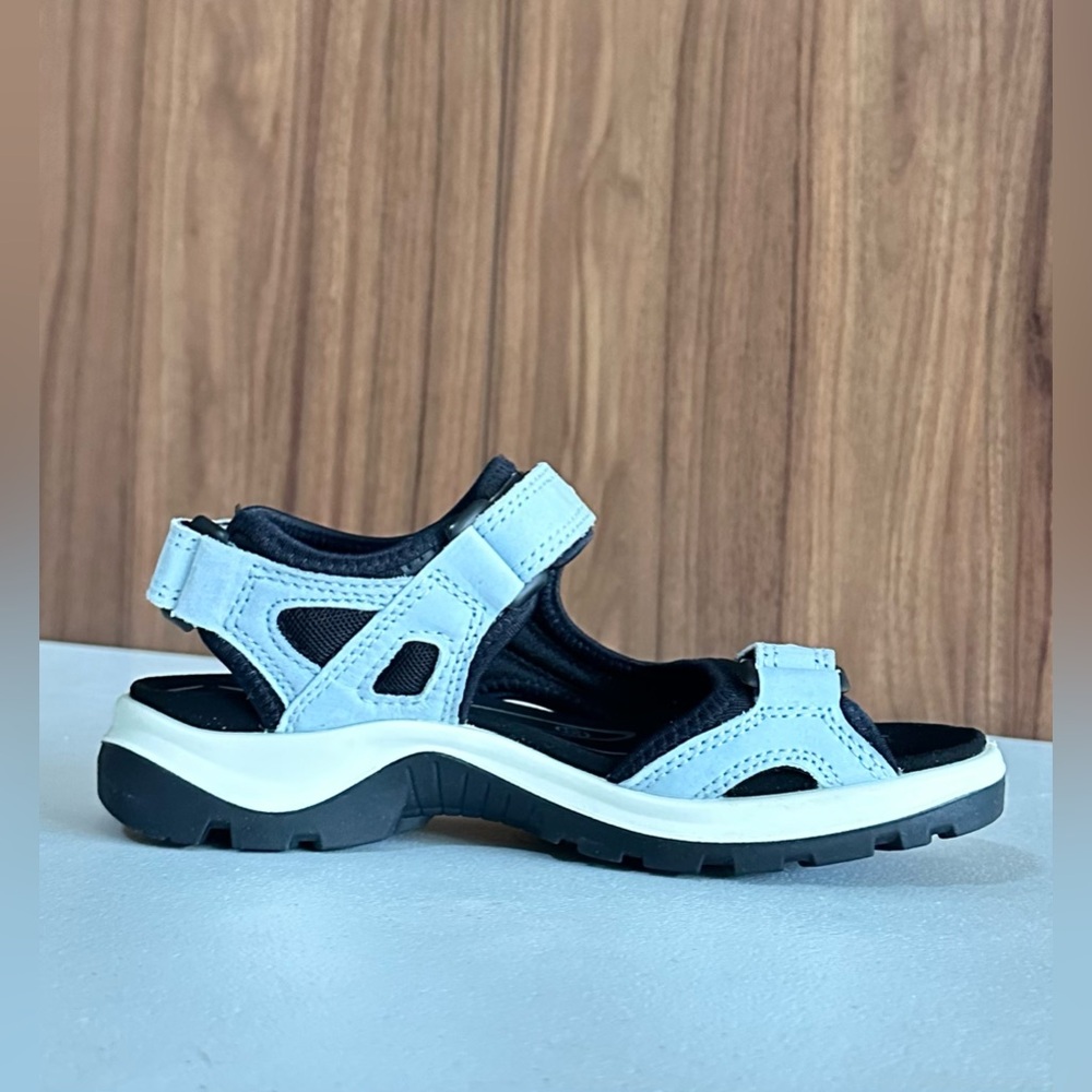 ECCO
Women's Nubuck Outdoor Sandal Size 4-4.5 - Picture 6 of 13